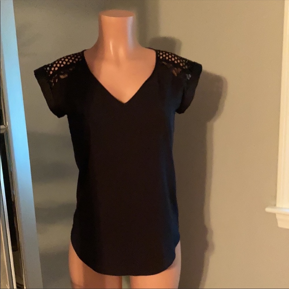Express V Neck Gramercy Tee with Lace Shoulders, Black, XS (EUC)